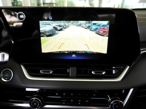 Used 2026 Chevrolet Equinox LT FWD image 5