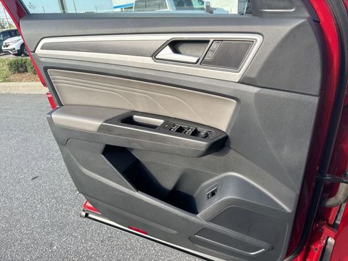 Used 2022 Volkswagen Atlas Cross Sport SEL R-Line image 17