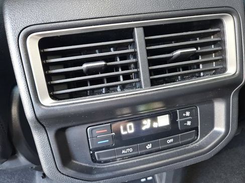 Used 2025 Volkswagen Atlas SE FWD image 29