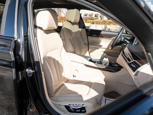 Used 2017 BMW 750i M SPORT LINE image 16