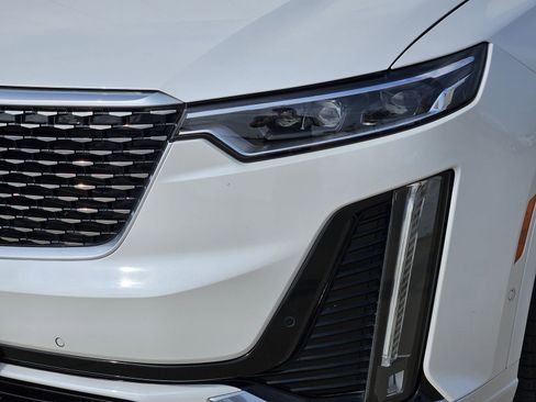 Certified 2023 Cadillac XT6 Premium Luxury w/ Platinum Package image 10