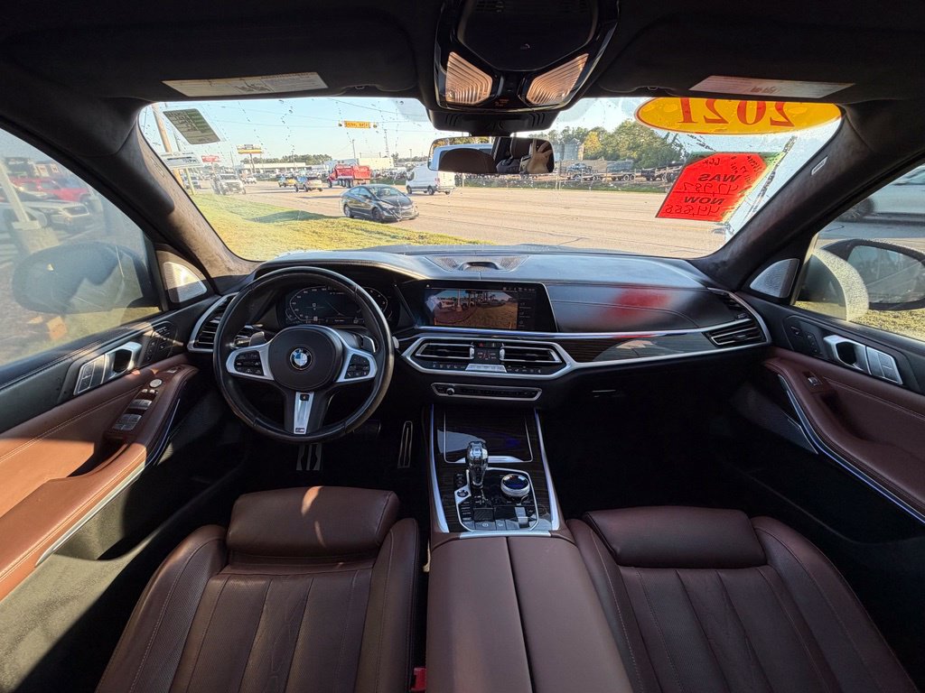 Used 2021 BMW X7 M50i w/ Dynamic Handling Package AWD/4WD image 38