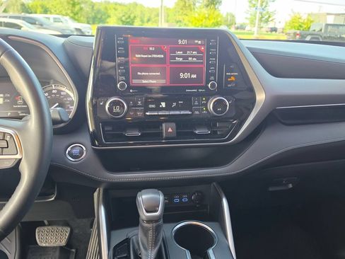 Used 2022 Toyota Highlander XLE AWD/4WD image 21