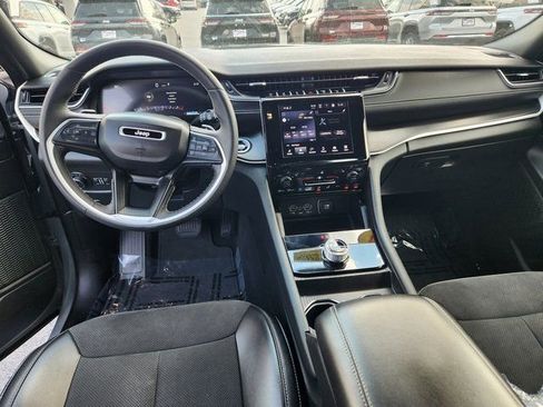 Used 2024 Jeep Grand Cherokee L Laredo image 10