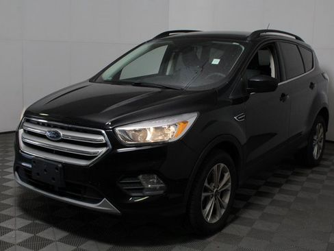 Used 2018 Ford Escape SE w/ Ford Safe & Smart Package image 3