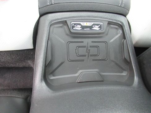 Used 2016 Chevrolet Camaro LT RWD image 15