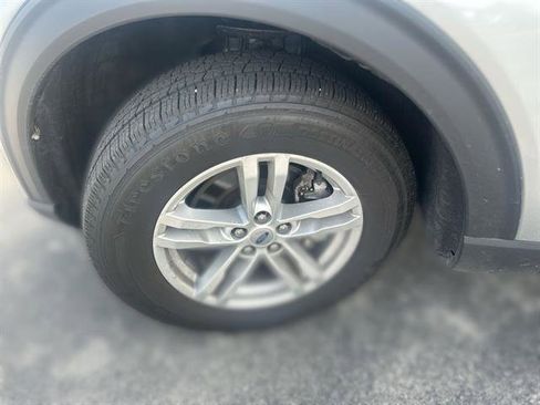 Used 2022 Ford Explorer XLT image 40