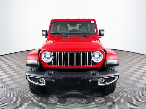 Used 2025 Jeep Wrangler Sahara image 2