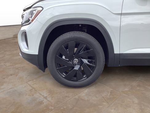 New 2025 Volkswagen Atlas SE FWD image 11