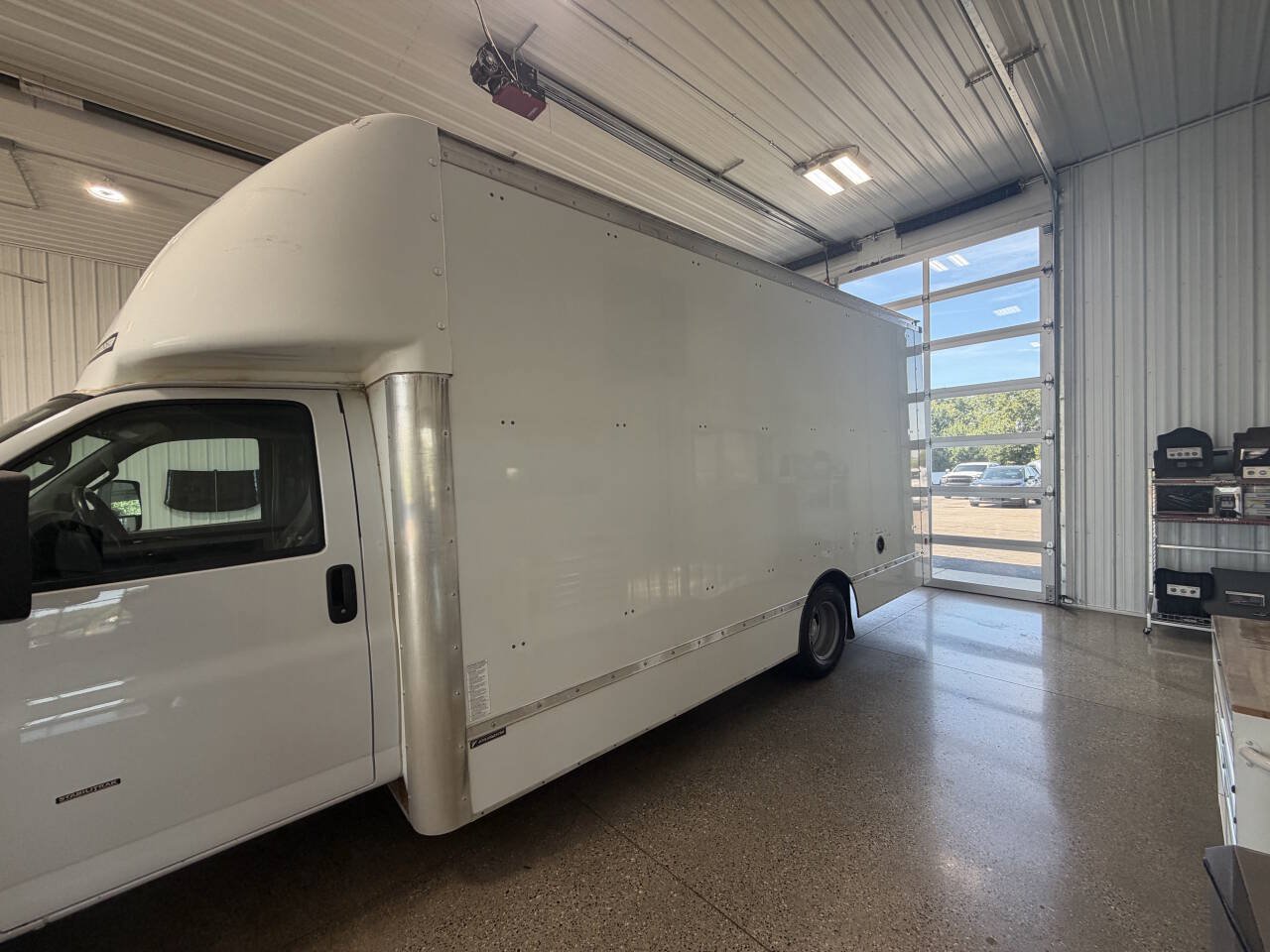 Used 2021 Chevrolet Express 3500 w/ Power Convenience Package RWD image 3