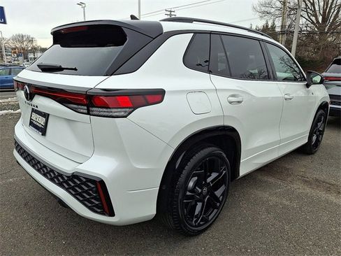 New 2026 Volkswagen Tiguan SE R-Line image 4