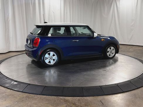 Used 2018 MINI Cooper 2-Door Hardtop image 9