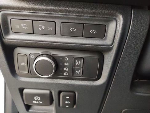 Used 2022 Ford F150 Lightning Platinum image 19