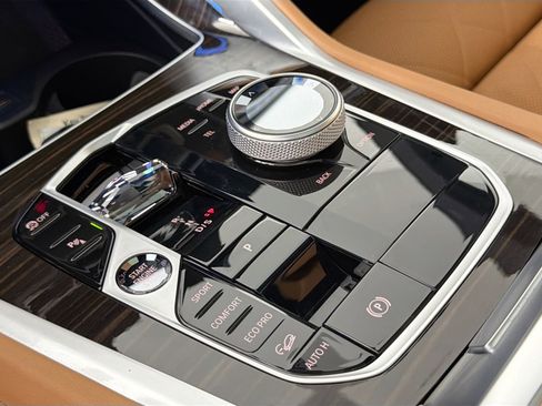 Certified 2024 BMW X6 xDrive40i w/ Executive Package image 17