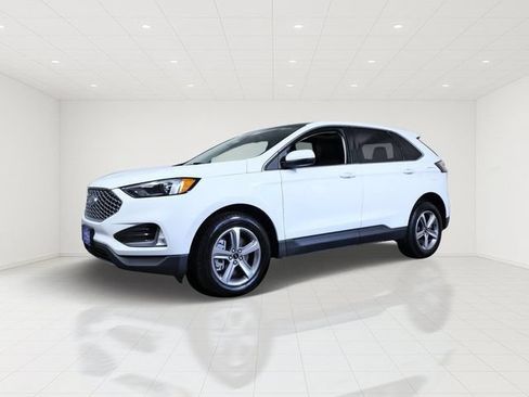 Certified 2024 Ford Edge SEL w/ Convenience Package AWD/4WD image 2