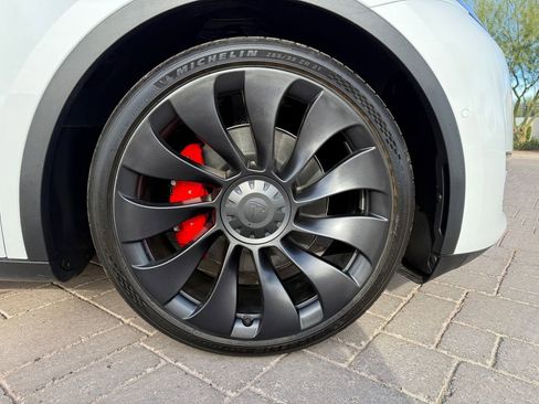 Used 2022 Tesla Model Y Performance image 12