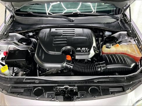 Used 2018 Chrysler 300 S AWD/4WD image 31