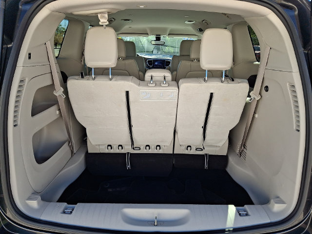 Used 2017 Chrysler Pacifica Touring-L FWD image 27