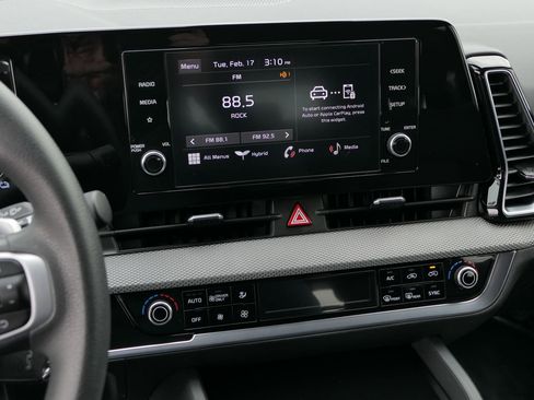 Certified 2025 Kia Sportage LX image 18