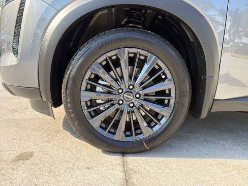 New 2026 Nissan Pathfinder SL w/ SL Premium Package FWD image 11
