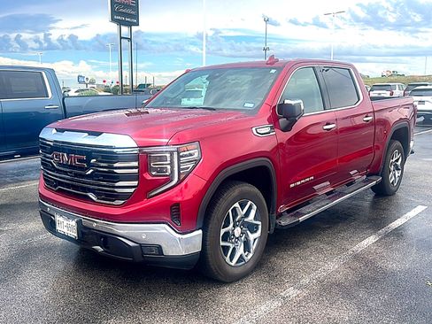 Used 2023 GMC Sierra 1500 AT4 w/ Technology Package AWD/4WD image 2