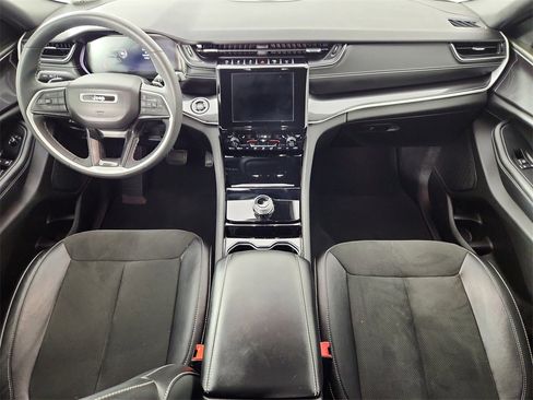 Used 2023 Jeep Grand Cherokee L Laredo image 13