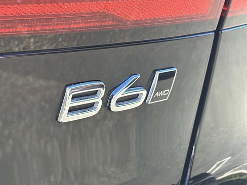 Certified 2024 Volvo V90 B6 Cross Country Plus w/ Climate Package image 28