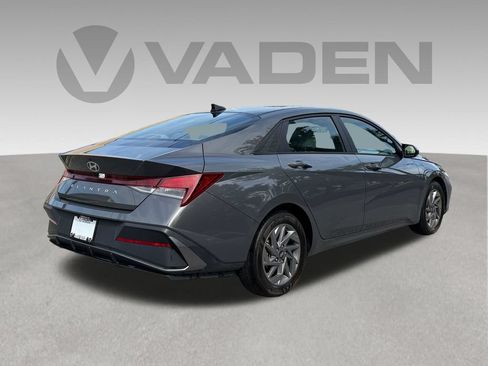 Used 2024 Hyundai Elantra SEL FWD image 24