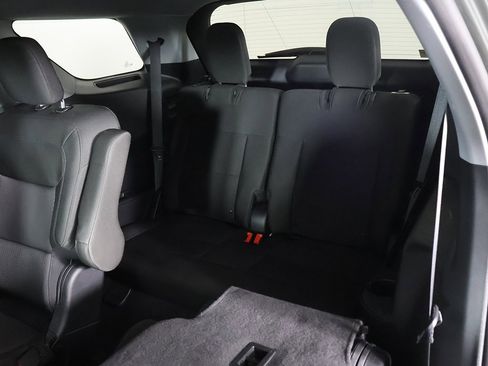 Used 2023 Ford Explorer XLT image 31