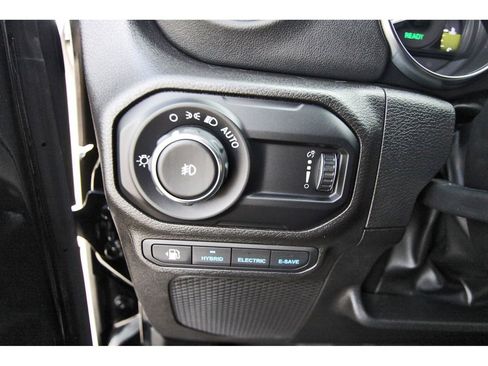 Used 2023 Jeep Wrangler Unlimited Sahara w/ Cold Weather Group AWD/4WD image 21
