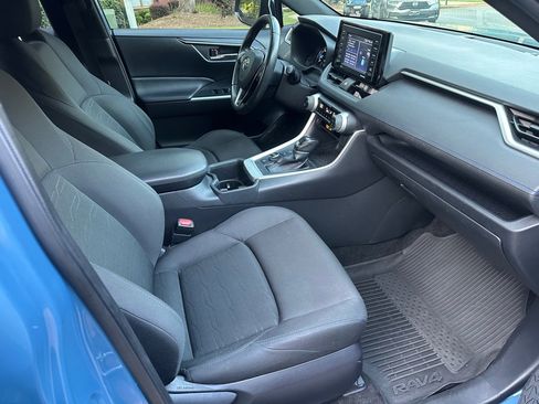 Used 2022 Toyota RAV4 SE image 18