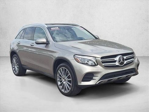 Used 2019 Mercedes-Benz GLC 300 4MATIC image 3