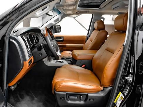 Used 2016 Toyota Sequoia Platinum AWD/4WD image 4