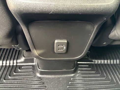 Used 2019 Chevrolet Equinox LT w/ Driver Convenience Package image 17