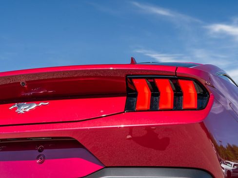Used 2025 Ford Mustang Coupe RWD image 15