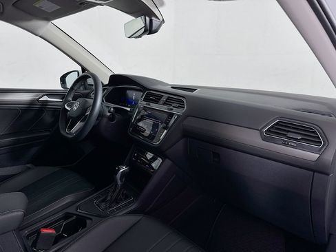 Used 2023 Volkswagen Tiguan SE image 29