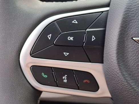 Used 2023 Chrysler Pacifica Limited FWD image 25