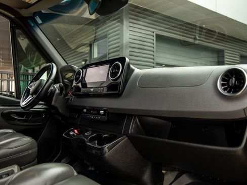 Used 2020 Mercedes-Benz Sprinter 2500 image 55