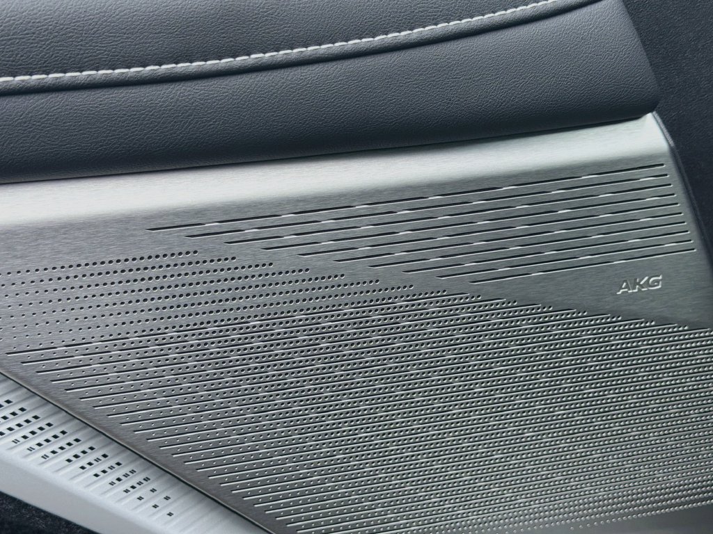 Certified 2025 Cadillac Optiq Luxury 2 AWD/4WD image 19
