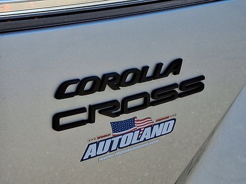 Used 2024 Toyota Corolla Cross SE w/ Moonroof Package image 32