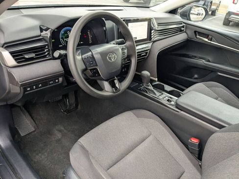 Used 2025 Toyota Camry SE image 13