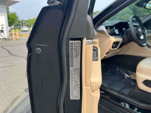 Used 2023 Jeep Grand Cherokee Limited AWD/4WD image 17