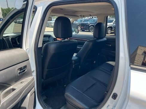 Used 2015 Mitsubishi Outlander SE AWD/4WD image 25