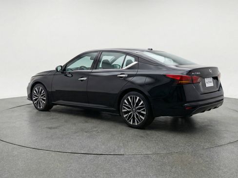 Used 2025 Nissan Altima 2.5 SV image 6