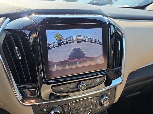 Used 2023 Chevrolet Traverse Premier FWD image 23