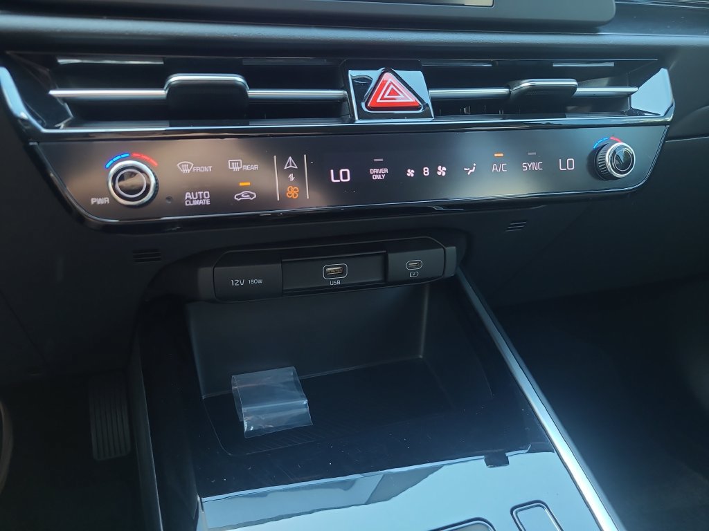 Used 2025 Kia Niro LX FWD image 21