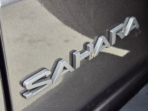 Used 2025 Jeep Wrangler Unlimited Sahara AWD/4WD image 14