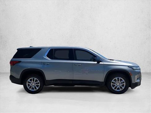 Used 2023 Chevrolet Traverse LS FWD image 4