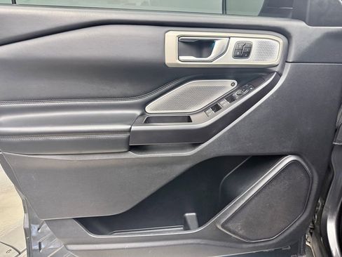 Used 2020 Ford Explorer Platinum w/ Premium Technology Package image 15