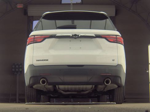 Used 2022 Chevrolet Traverse LT image 8